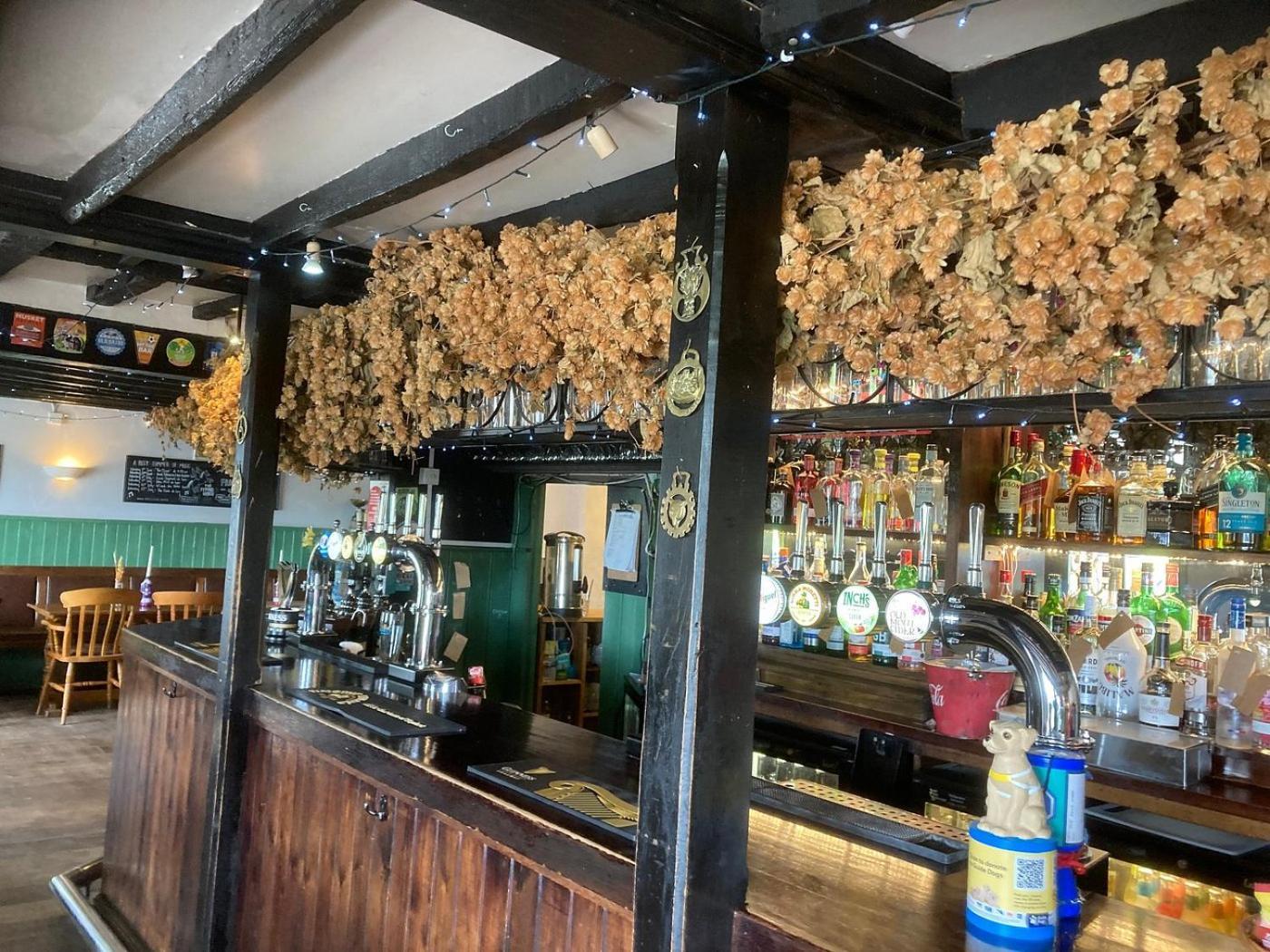 The Flying Horse Inn Boughton Aulph Exterior foto