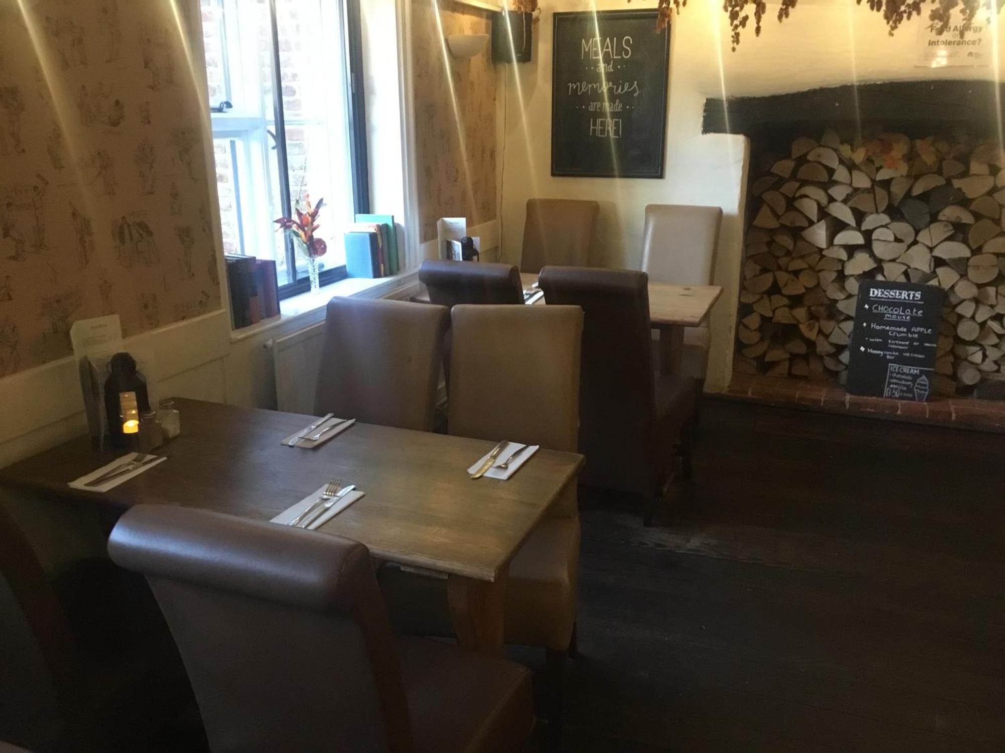 The Flying Horse Inn Boughton Aulph Exterior foto